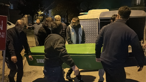 Garajda otomobilin içinde ölü bulundu