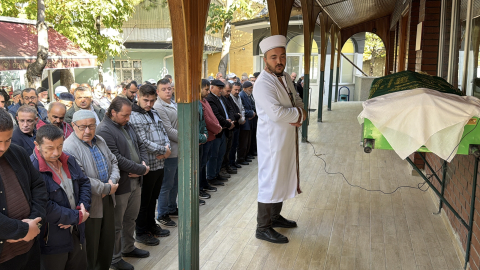 Evde boğazı kesilmiş halde bulunan 2 engelli çocuk annesi, toprağa verildi