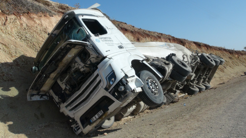 Kilis'te zincirleme kaza; beton mikseri devrildi /Video eklendi
