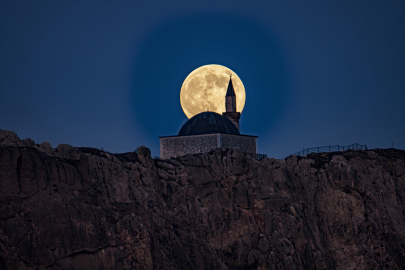 Kasım Dolunayı Van semalarında görsel şölen sundu