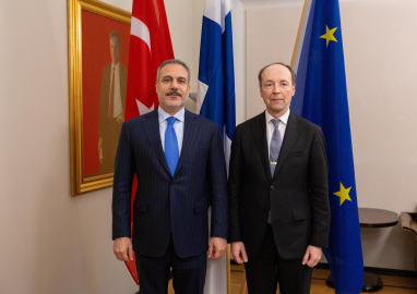 Bakan Fidan, Fin Parlamentosu Başkanı Halla-aho ile görüştü / Ek bilgi ve fotoğrafla