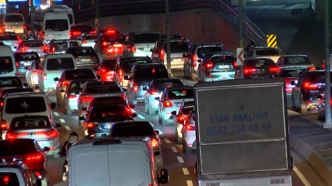 İstanbul- İstanbul'da ara tatil öncesi trafik yoğunluğu yüzde 87'ye ulaştı