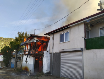 Evli çift, evdeki yangında öldü