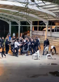 Düğündeki kavgada sandalyeler havada uçuştu