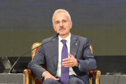 Bakan Uraloğlu, Mısır’da Türkiye’nin ulaştırma vizyonunu anlattı