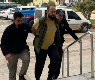 Atatürk'ü anmak için saygı duruşunda bulunanlarla alay eden motosikletliye ev hapsi / Video eklendi