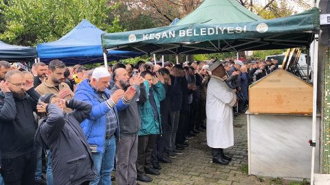 Evinde ölü bulunan iş insanı toprağa verildi