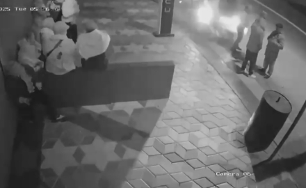 Ankara'da otomobil durağa daldı: 6 yaralı;  kaza anı kamerada