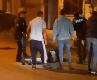 2 katlı ahşap evdeki yangında alevlerin arasından yaralı çıktı