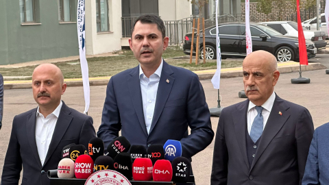 Bakan Kurum: Yolsuzluğa para buluyorlar ama deprem bölgesinde çakılı çivileri yok