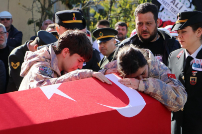 Şehit Astsubay Başçavuş Aykut’u, eşi ve oğlu parkasını giyerek son yolculuğuna uğurladı / Ek fotoğraflar