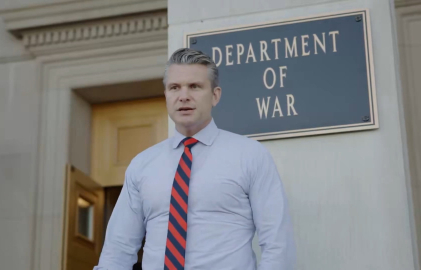 Pentagon'da 'Savaş Bakanlığı’ tabelaları asıldı