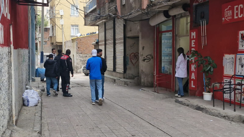 Medikal dükkanına silahlı saldırı: 2 yaralı