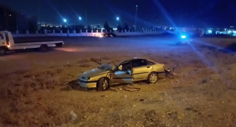 TIR’a arkadan çarpan otomobildeki 2 çocuk öldü, sürücü ağır yaralandı