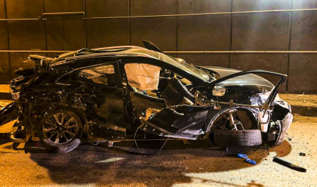 Karşı şeride geçen cip, kamyonet ile kafa kafaya çarpıştı; 2 ölü, 1 yaralı