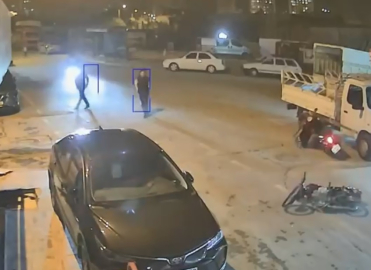 Motosikletten düştükten sonra yaya olarak kaçtılar