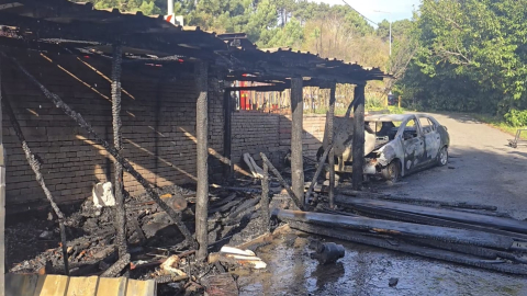 İstanbul - Beykoz'da garajda çıkan yangın otomobile sıçradı