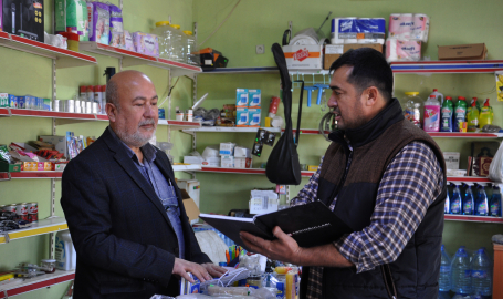 Hayırsever, bakkalın veresiye defterindeki 100 bin TL'lik borcu ödedi