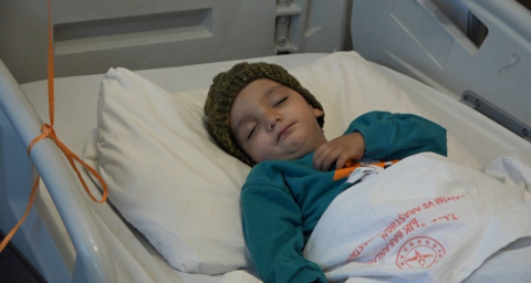 Akciğerine ceviz parçaları kaçan Yiğit, ameliyatla sağlığına kavuştu