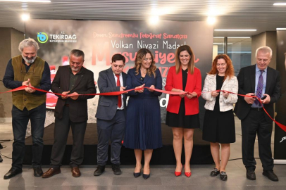 Down sendromlu sanatçı Madaslı'nın 'Masumiyetin Kırmızısı' serigisi Tekirdağ'da