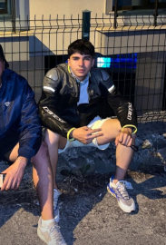 Yayaya çarpıp düşen motosikletlinin üzerinden otomobil geçti; 1 ölü