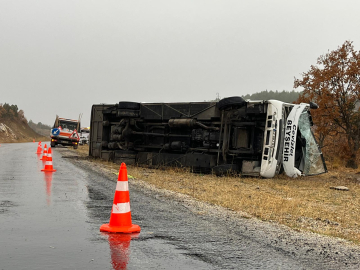 Konya'da okul servisi devrildi; 28'i öğrenci 29 yaralı