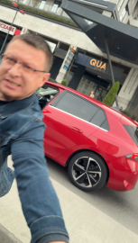 İstanbul - Kağıthane'de trafikte tartıştığı sürücünün kapısını açmak istedi, otomobil ilerleyince yere düştü