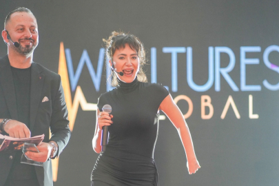 Tuğba Ünal Güzelliği ve Sesiyle Antalya’ya Damga Vurdu..