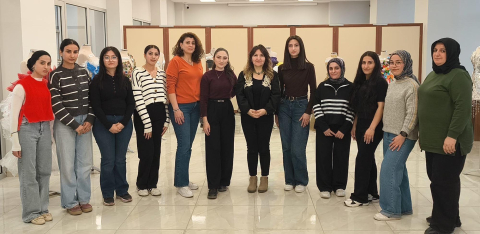 Atık materyallerden giysi tasarladılar