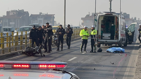 İki aracın arasından geçerken TIR'ın altında kalan motosikletli öldü