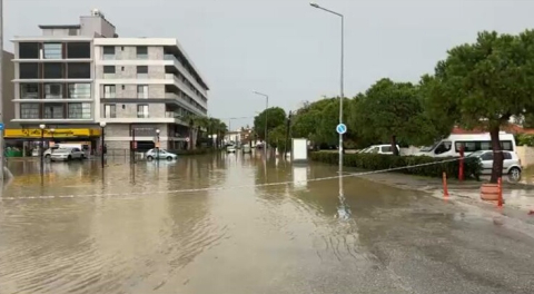 İzmir'de sağanak etkili oldu (3)