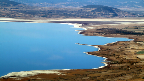 55 yılda 21,3 metre çekilen Burdur Gölü havadan görüntülendi