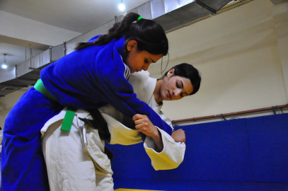 Kavgayı ayıran judo antrenörü tarafından keşfedilen Ayla, milli sporcu oldu