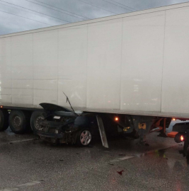 TIR ile çarpışan otomobilin sürücüsü ve eşi öldü