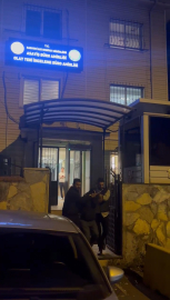 İstanbul – Sarıyer’de mal paylaşımı kavgasında babasını sırtından bıçakladı: Balık poşetinden akan suya sinirlendi saldırdı