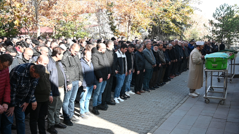 Kırıkkale'de sac levhanın altında kalıp ölen 2 işçi toprağa verildi