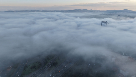 İstanbul- İstanbul'da etkili olan sis havadan görüntülendi