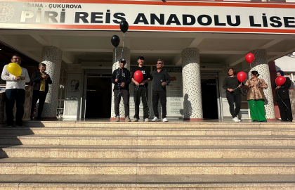 Aynı dönemde kansere yakalanan öğrenciler okullarında balonlarla karşılandı