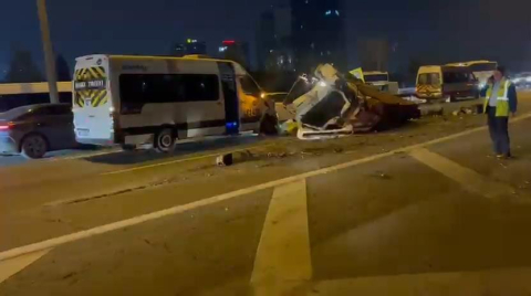 İstanbul - Bağcılar TEM Otoyolu'nda zincirleme kaza; trafik yoğunluğu oluştu -1