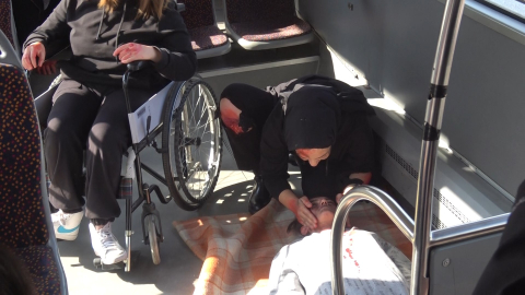 Ambulans şoförleri, teknik sürüşlerini geliştirmek için ralli yaptı