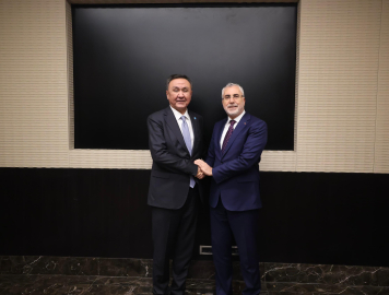 Bakan Işıkhan, TDT Genel Sekreteri Ömüraliyev ile bir araya geldi