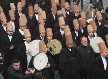 Mevlana'yı anma törenleri Konya'da 'Huzurt Vakti' teması ile başladı