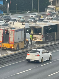 İstanbul- Florya'da metrobüste yangın çıktı -1