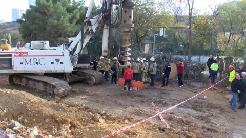 İstanbul - Kadıköy'de inşaat çalışmasında işçi çukura düştü-1