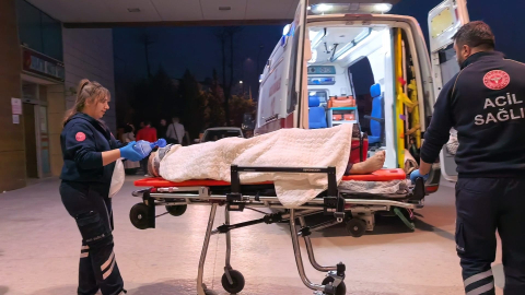 4 metre yükseklikten merdiven boşluğuna düşüp, ağır yaralandı