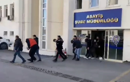 Kendilerini polis ve savcı olarak tanıtıp dolandırıcılık yapan 25 şüpheli tutuklandı