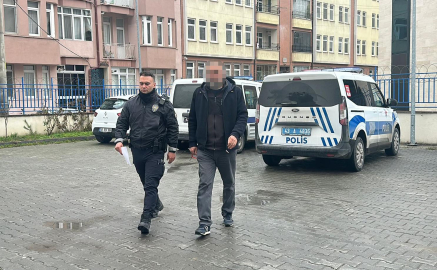 Ücretsiz dağıtılan çikolataları yiyen 20 öğrenci hastanelik oldu (2)