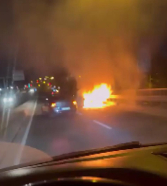 İstanbul - Eyüpsultan’da otomobil alev alev yandı