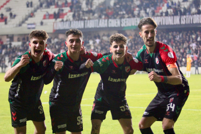 Karşıyaka'da Adem'e kalkan