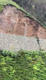 Rize'de çay bahçesinde heyelan anı kamerada